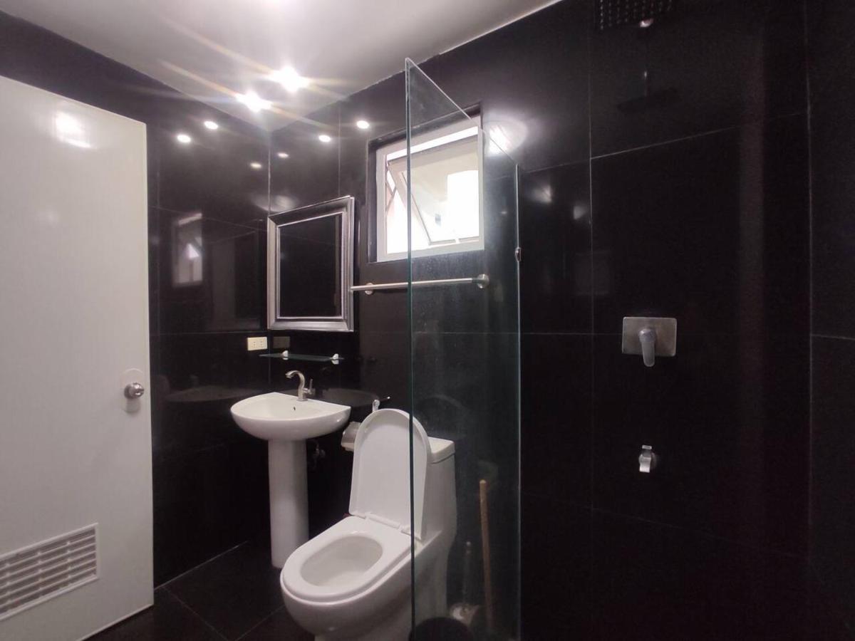 2Br Condo At Kandi Tower 2 Angeles Exteriör bild