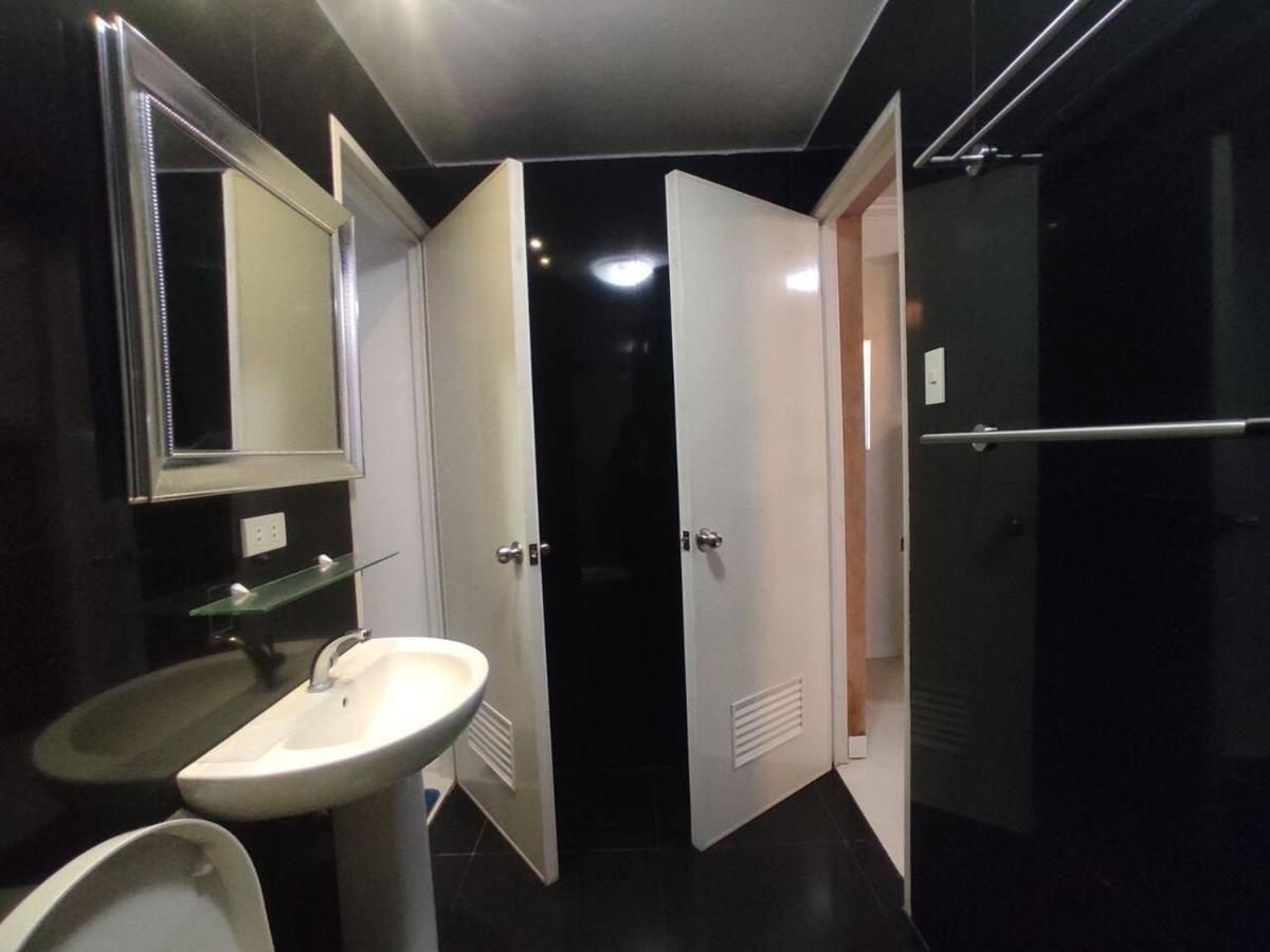 2Br Condo At Kandi Tower 2 Angeles Exteriör bild